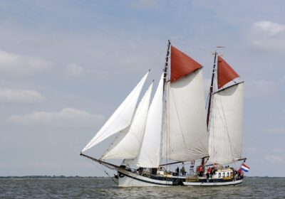 ZevenWouden-zeilend-1 De Zevenwouden onder vol tuig zeilend