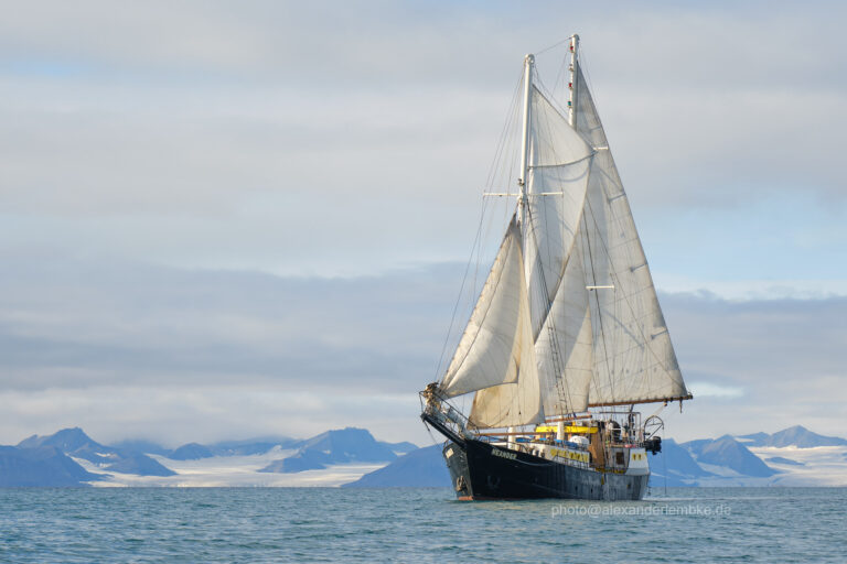 Tallship Meander onder zeil in de poolgebieden