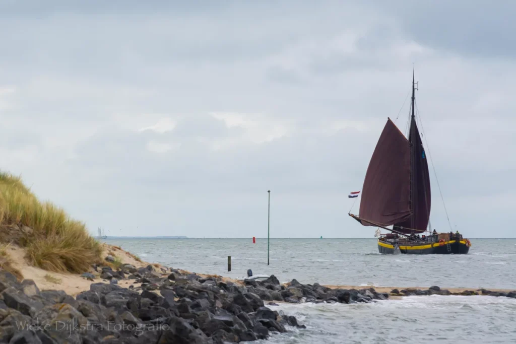 Platbodem met schipper