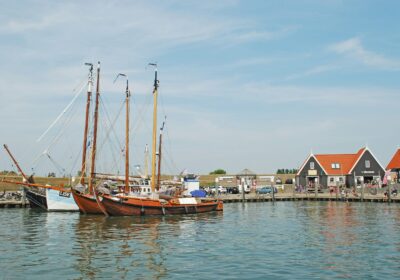 Schepen in de haven van Hoorn