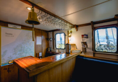 Noorderlicht interior bar onboard