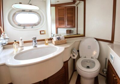 toilet-unplugged Badkamer op expeditiejacht Unplugged