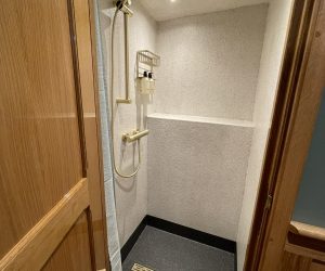 De douche van zeiljacht Quadra