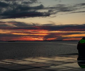 sfeer-sunset-couple-CkbTW33r